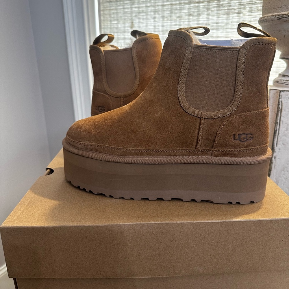 UGG Neumel Platform Chelsea-Chestnut